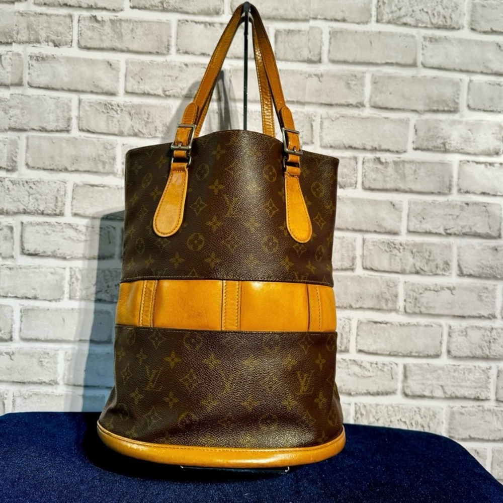 Louis Vuitton authentic Bucket Bag